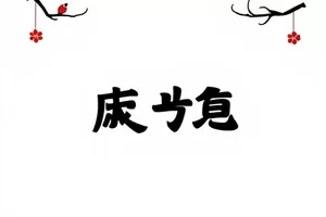 《第七个雨夜》倒叙结构剧照，闪电照亮空旷街道